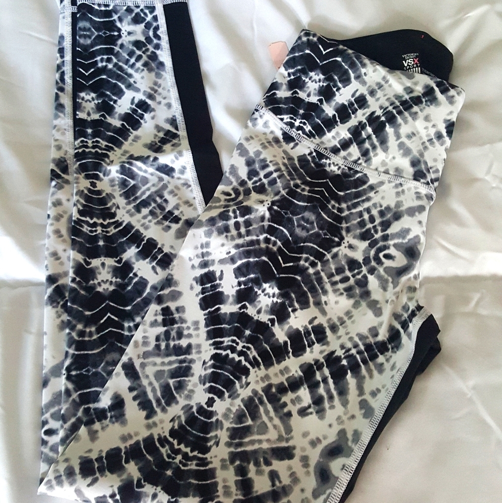 Victoria's secret knock out leggings new size S